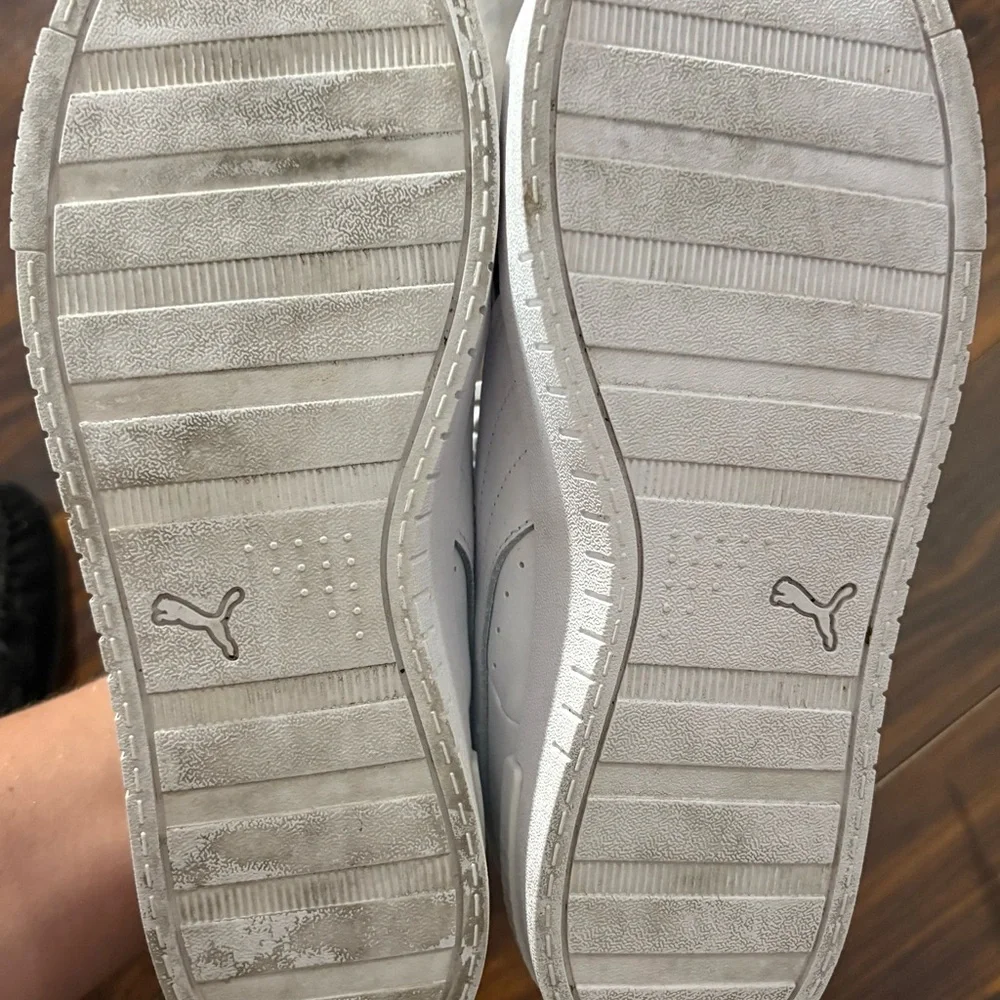 PUMA White Leather Sneakers Shoes Women’s Size 11 Gold Logo Casual Low Top - Picture 9 of 9